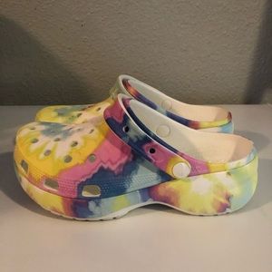 Crocs Women's Classic Platform Tie-Dye Graphic Clog